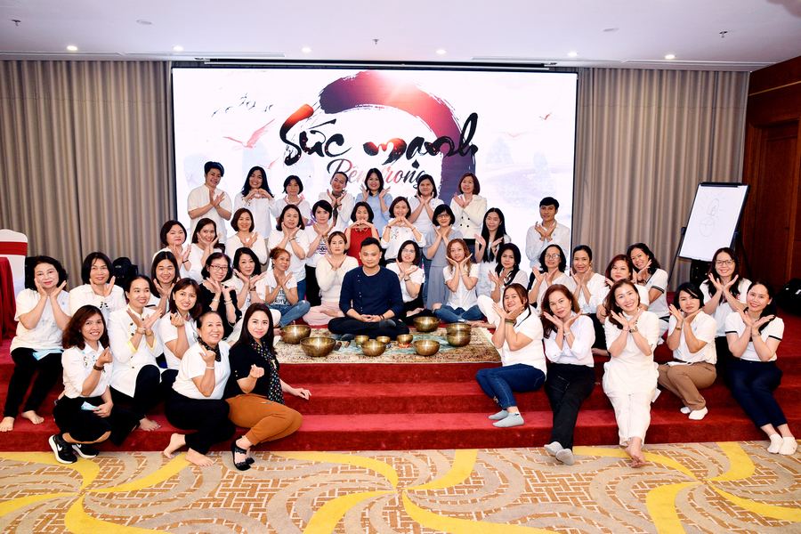 Ảnh chụp chung với học viên sau khóa học